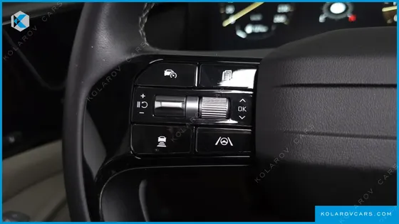 KIA CARNIVAL GASOLINE 7 SEATER X LINE