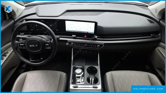 KIA CARNIVAL GASOLINE 9-SEATER NOBLESSE