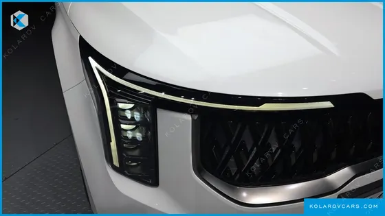 KIA CARNIVAL GASOLINE 9-SEATER NOBLESSE