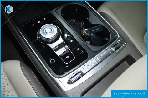KIA CARNIVAL GASOLINE 7-SEATER SIGNATURE