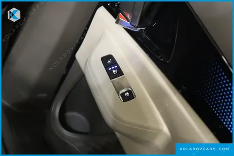 KIA CARNIVAL GASOLINE 7-SEATER SIGNATURE