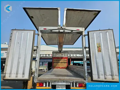 HYUNDAI MEGA TRUCK GOLD