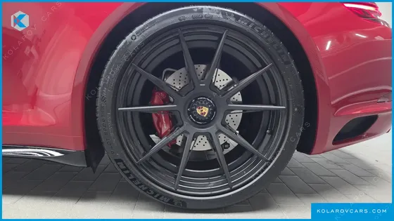 PORSCHE 911 CARRERA 4 GTS CABRIOLET