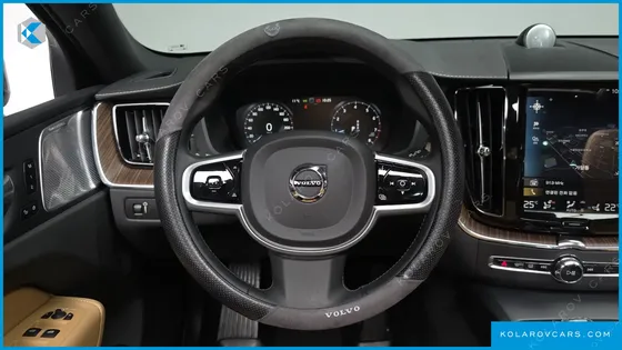 VOLVO XC60 B5 INSCRIPTION