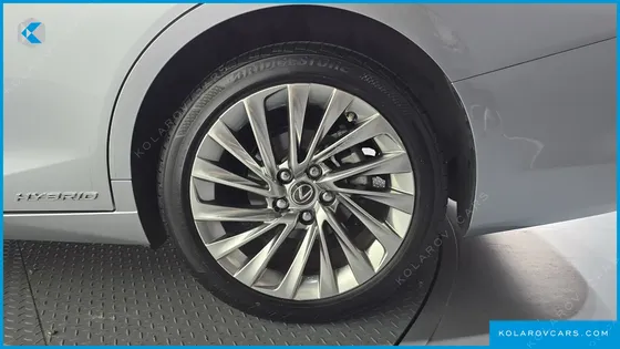 LEXUS ES LUXURY PLUS
