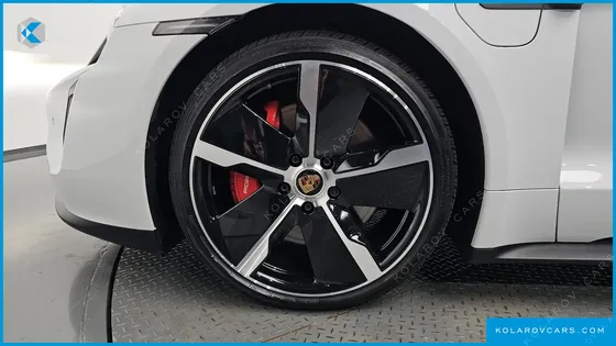 PORSCHE TAYCAN GTS