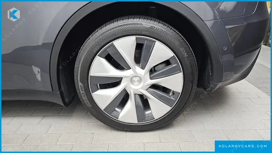TESLA MODEL Y STANDARD RANGE RWD