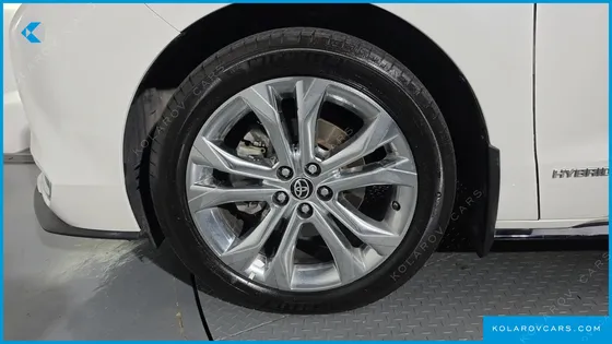 TOYOTA SIENNA 2.5 HYBRID 2WD