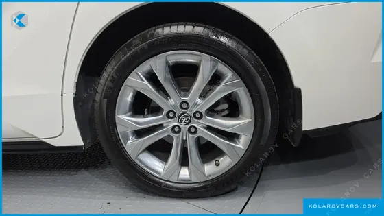 TOYOTA SIENNA 2.5 HYBRID 2WD