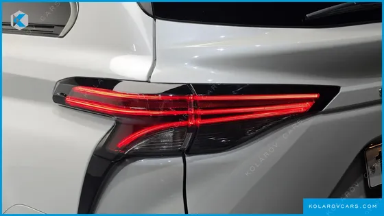 TOYOTA SIENNA 2.5 HYBRID 2WD