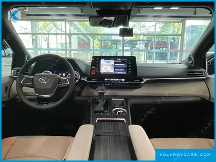 TOYOTA SIENNA 2.5 HYBRID AWD