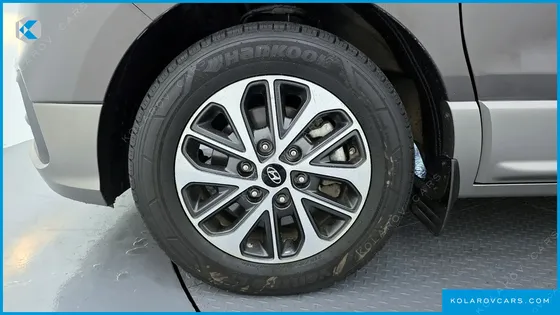 HYUNDAI STAREX URBAN 9-SEATER