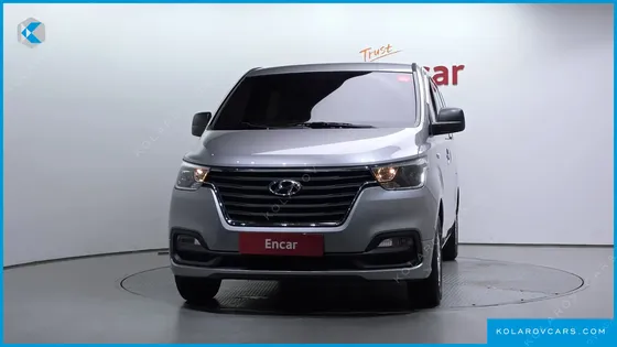 HYUNDAI STAREX VAN 5-SEATER