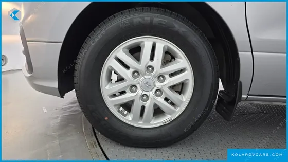 HYUNDAI STAREX VAN 5-SEATER