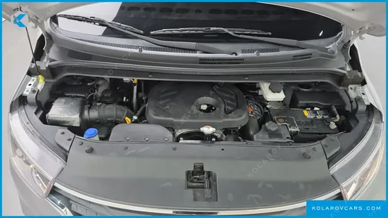 HYUNDAI STAREX VAN 5-SEATER