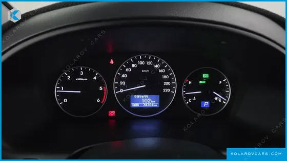 HYUNDAI STAREX VAN 5-SEATER