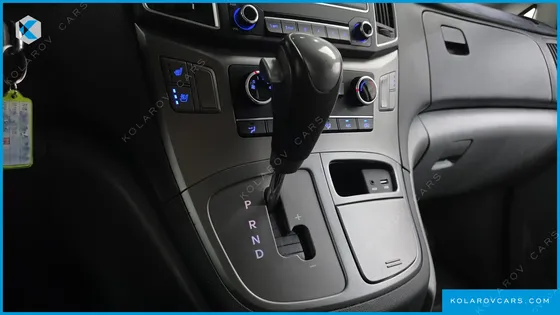 HYUNDAI STAREX VAN 5-SEATER