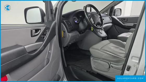 HYUNDAI STAREX VAN 5-SEATER