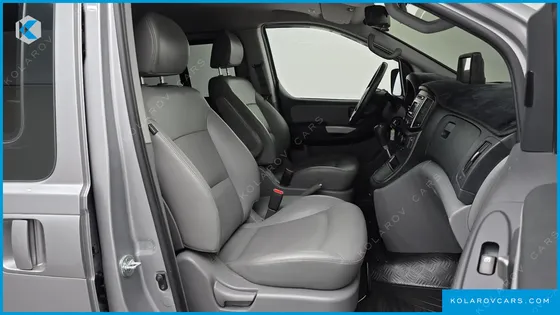 HYUNDAI STAREX VAN 5-SEATER