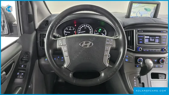 HYUNDAI STAREX VAN 5-SEATER