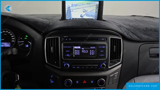 HYUNDAI STAREX VAN 5-SEATER