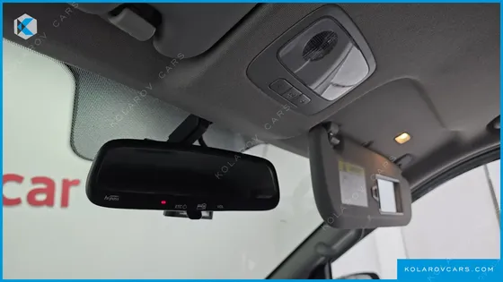 HYUNDAI STAREX VAN 5-SEATER