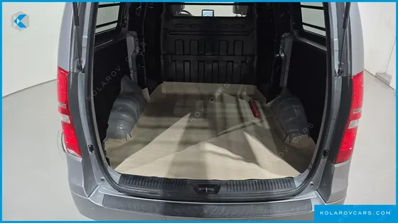 HYUNDAI STAREX VAN 5-SEATER