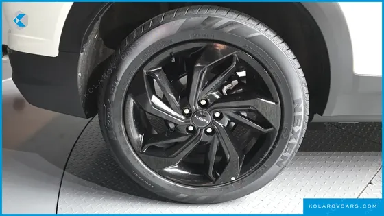 KGM - SSANGYONG KORANDO GASOLINE 1.5 2WD C7 BLACK EDITION
