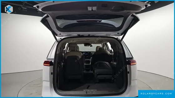 KIA CARNIVAL DIESEL 9-SEATER SIGNATURE