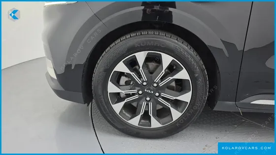 KIA CARNIVAL DIESEL 9-SEATER NOBLESSE