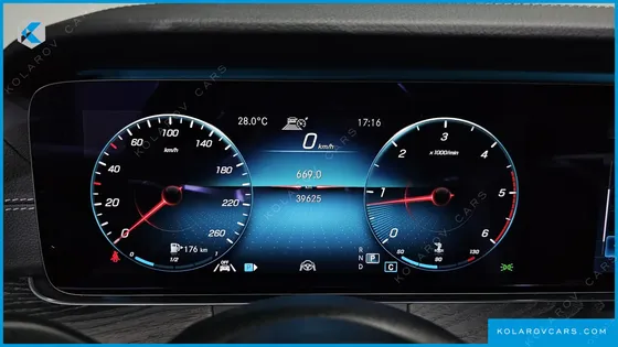 MERCEDES E-CLASS E220D 4MATIC AMG LINE