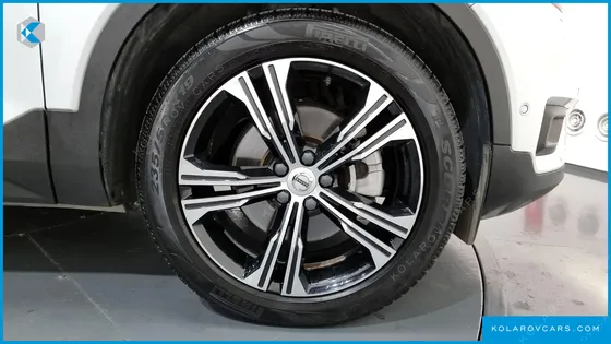VOLVO XC40 B4 INSCRIPTION