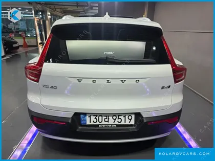 VOLVO XC40 B4 ULTRA BRIGHT