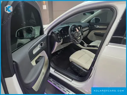 VOLVO XC40 B4 ULTRA BRIGHT