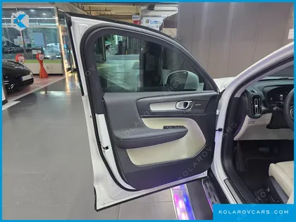 VOLVO XC40 B4 ULTRA BRIGHT