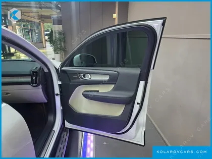 VOLVO XC40 B4 ULTRA BRIGHT