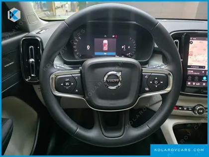 VOLVO XC40 B4 ULTRA BRIGHT