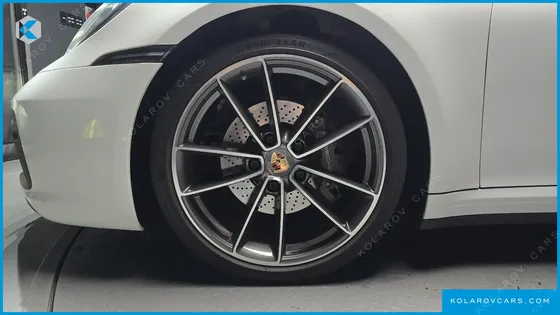 PORSCHE 911 CARRERA 4