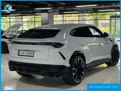 LAMBORGHINI URUS 4.0 V8