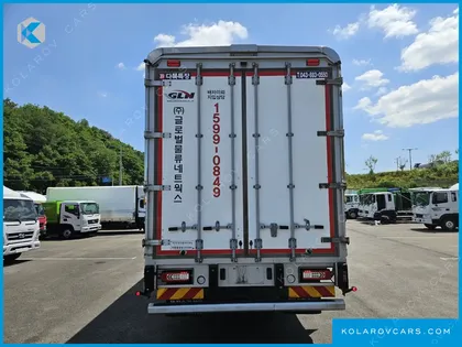 VOLVO CARGO TRUCK 6X2