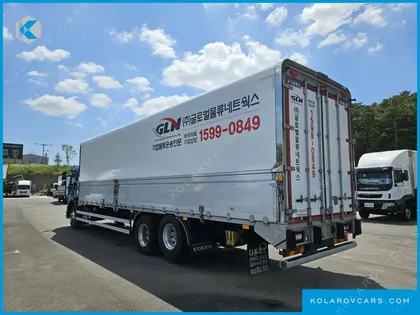 VOLVO CARGO TRUCK 6X2