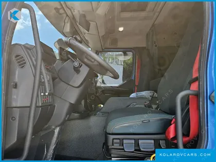 VOLVO CARGO TRUCK 6X2