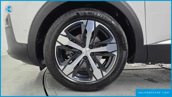 PEUGEOT 5008 1.5 BLUEHDI GT LINE