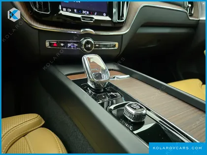 VOLVO XC60 B5 ULTIMATE BRIGHT