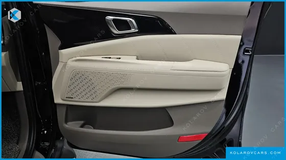 KIA CARNIVAL GASOLINE 7-SEATER HI LIMOUSINE
