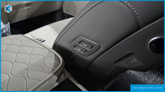 KIA CARNIVAL GASOLINE 7-SEATER HI LIMOUSINE