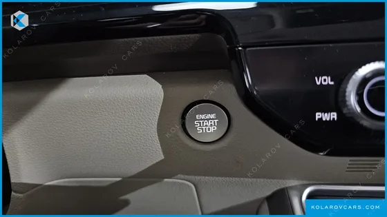 KIA CARNIVAL GASOLINE 7-SEATER HI LIMOUSINE