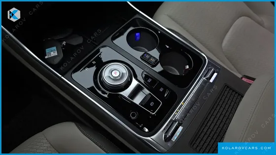 KIA CARNIVAL GASOLINE 7-SEATER HI LIMOUSINE