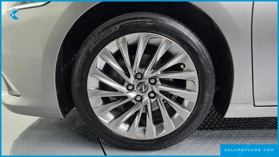 LEXUS ES LUXURY PLUS