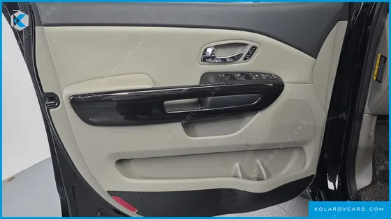 KIA CARNIVAL GASOLINE 7-SEATER LIMOUSINE